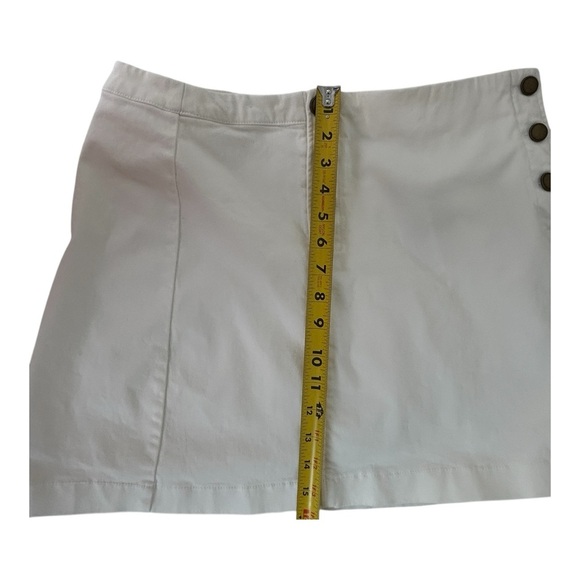 Abercrombie & Fitch Women’s White 6 button Mini Skirt | Sz 10| NWOT - Picture 6 of 8